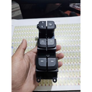 Công tắc tổng lên xuống kính xe Hyundai I10 (2013-2022). OEM: 93570B40104X