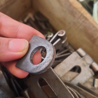 Khóa tai lặt cổng cửa sắt
