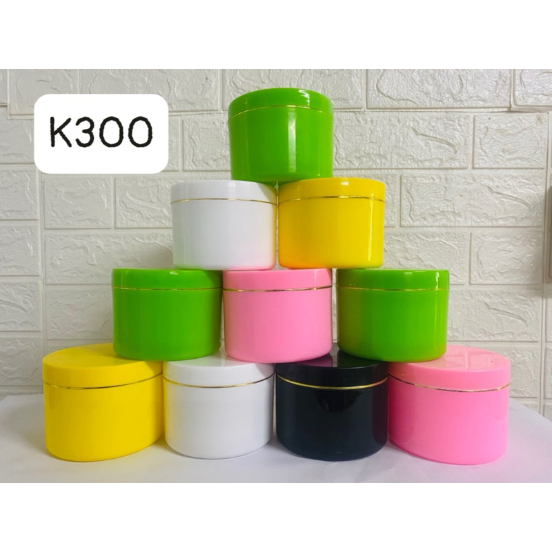 Hủ đựng kem k300 có kèm nắp lót.