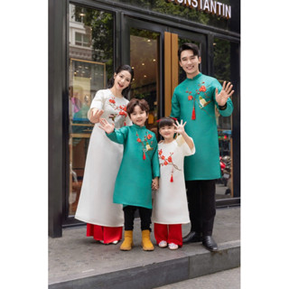 Áo Dài Gia Đình Ý Xuân Màu Kem-Xanh vải Tafta Diện Tết 2025 (Ảnh Shop Thuê Chụp)