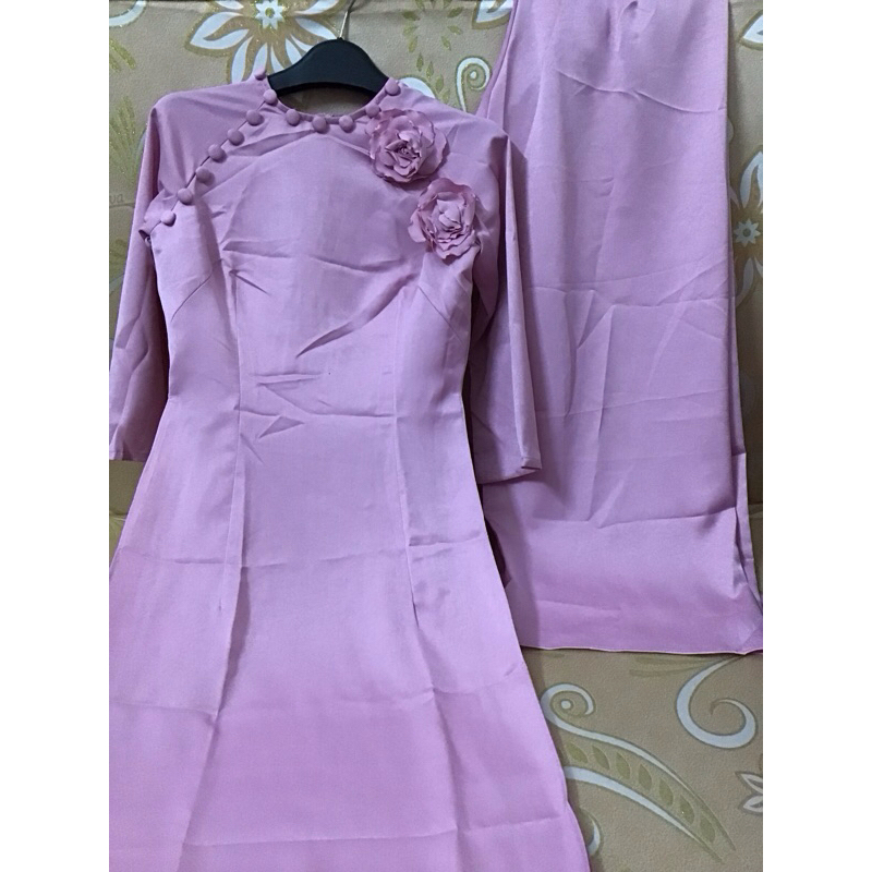 Xả lỗ bộ áo dài tây thi