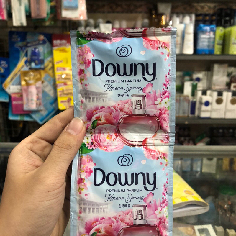 1 dây 10 gói Nước xả vải Downy hương Korean Spring (18ml x 10)