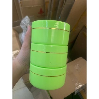 Hủ đựng kem K200 đủ màu có kèm nắp lót.