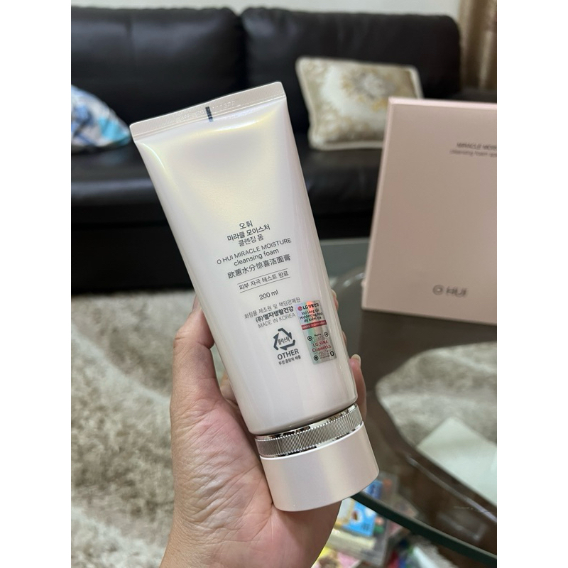 SỮA RỬA MẶT OHUI MIRACLE MOISTURE