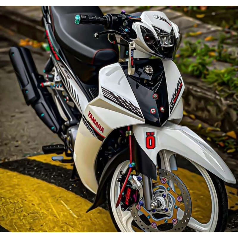 decal xe sirius -mẫu chế sirius sọc trắng đen chữ đỏ