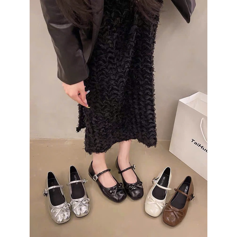 Giày bệt nơ mũi vuông dây ngang khoá vuông vàng | BigBuy360 - bigbuy360.vn