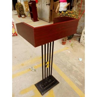 Bục phát biểu đỏ kiểu Mỹ thép phun sơn sử dụng tại trường học