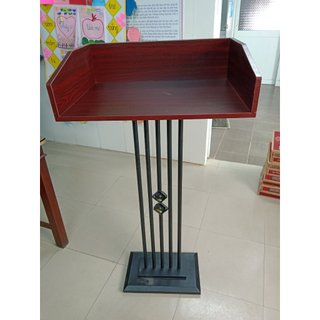 Bục phát biểu đỏ kiểu Mỹ thép phun sơn sử dụng tại trường học