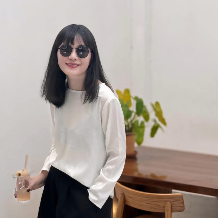 Chicka Chicka - Áo lụa trơn cổ tròn tay dài màu trắng (ĐỌC SIZE PHẦN MÔ TẢ)