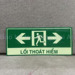 Bảng chỉ dẫn thoát hiểm exit dạ quang 15 x 35cm (có sẵn keo sau)