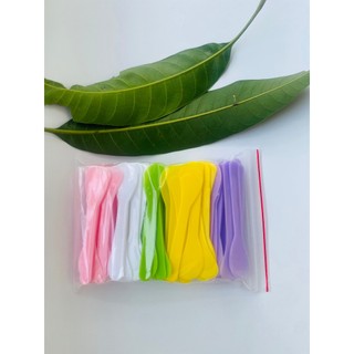 muỗng trộn kem . muỗng nhựa . để sứt kem