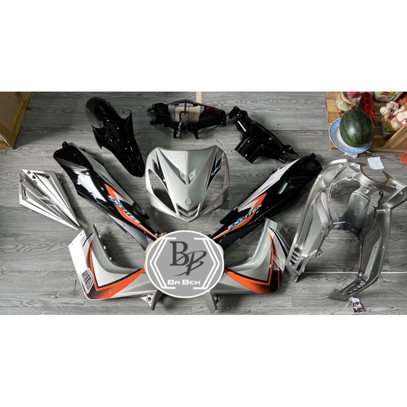 Dàn áo đen bạc ex nhỏ dán tem sẵn