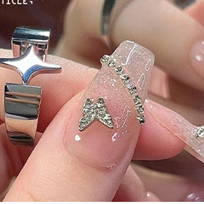LẺ 1 CÁI CHARM BUOM TRANG TRÍ MÓNG