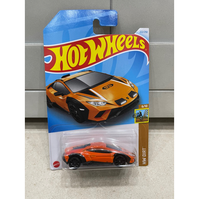 Xe mô hình đồ chơi Hotwheels cơ bản 1:64 - Lamborghini Huracan Sterrato