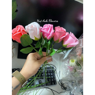 1 bông hoa sáp đủ cành lá