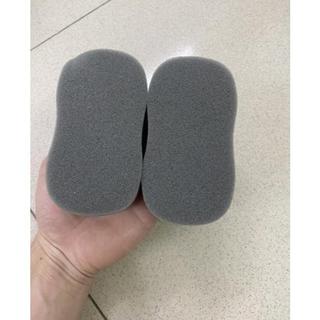 4 cục mút xốp phủi tóc