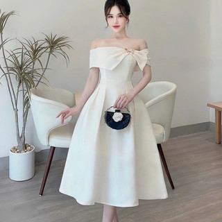 Váy trễ vai nẹp ngọc