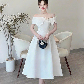 Váy trễ vai nẹp ngọc