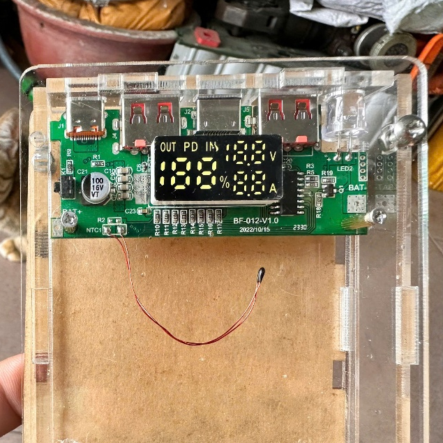Box sạc dự phòng mica trong suốt pin 21700 mạch sạc nhanh 22.5w cảm biến nhiệt NTC , IP5356