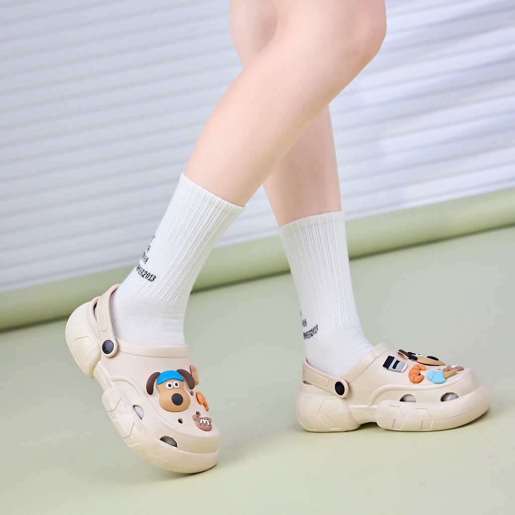 Giày Sục Nữ MWC 8331 -  Giày Sục Nữ Chất Liệu Cao Su Đính Sticker Xinh Xắn