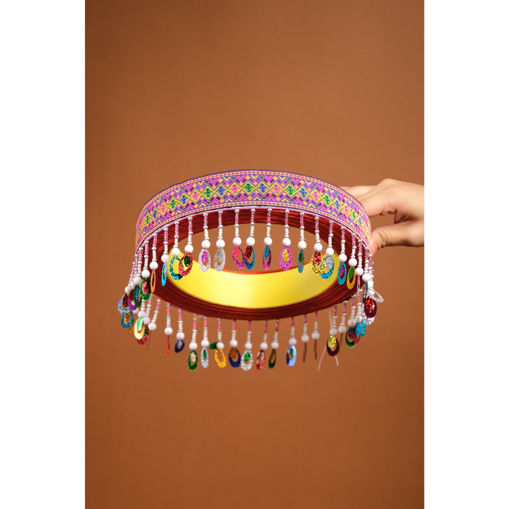 Mấn H'Mông Nữ , Mấn Dân Tộc Người Mông Nữ, Mũ Trang Phục Biểu Diễn Hmong