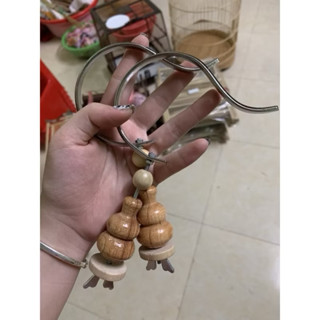 Móc lồng chim inox nậm gỗ 3 cạnh cho lồng chim vàng khuyên, yến, chào mào, chích choè giá rẻ