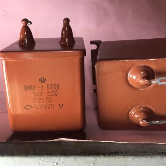 (2chiếc)Tụ dầu ngâm của Nga 1uf 1600 v