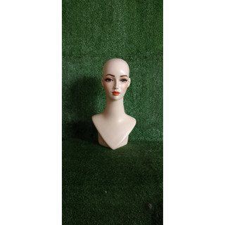 Đầu manocanh đội tóc giả, nón bảo hiểm