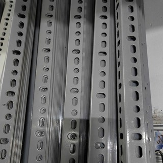 Thanh sắt v lỗ 4x4 dày 1.5 ly, sắt v lắp kệ đa năng