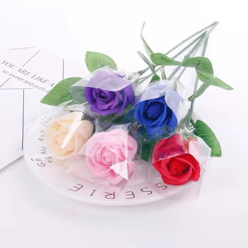 1 bông hoa sáp đủ cành lá