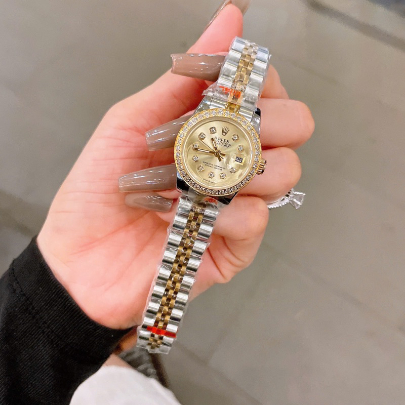 Đồng Hồ Nữ Rolexx Mặt Tròn Size 28mm Dây Kim Loại Demi Gold Mặt Gold Viền Đá, Máy Pin