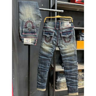 Quần JEAN Dài Chữ U J3672-JD683  Màu Xanh Was Phủ Đồng Chỉ Đỏ Nổi Bật Chất Jean Dày Dặn Chi Tiết Như Hình K3 STORE.