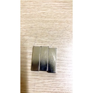 Nam châm mỏng kích thước 30x10x2mm SIÊU HÚT