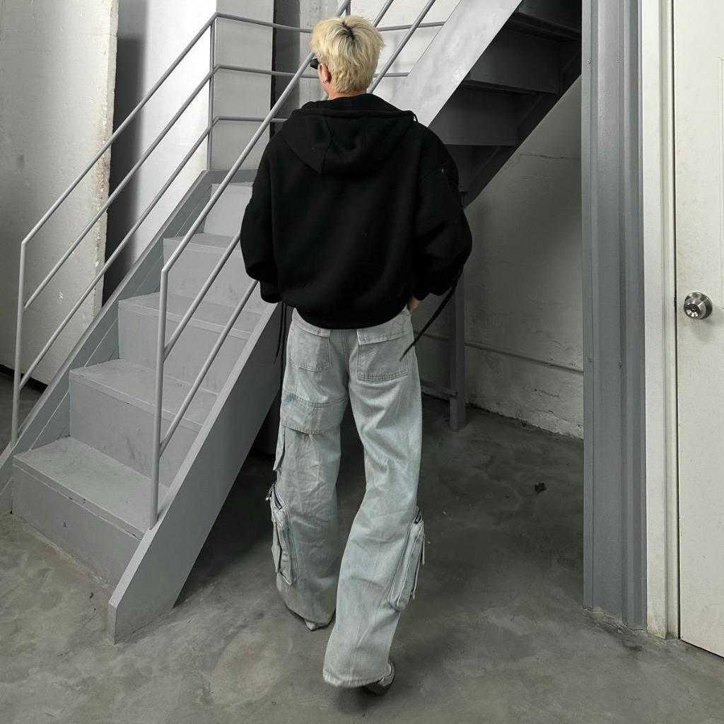WHOSE POCKET CARGO JEANS - Quần jeans túi hộp form baggy logo kim loại | BigBuy360 - bigbuy360.vn
