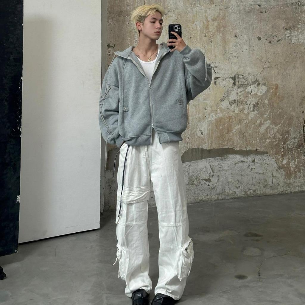 WHOSE POCKET CARGO JEANS - Quần jeans túi hộp form baggy logo kim loại | BigBuy360 - bigbuy360.vn