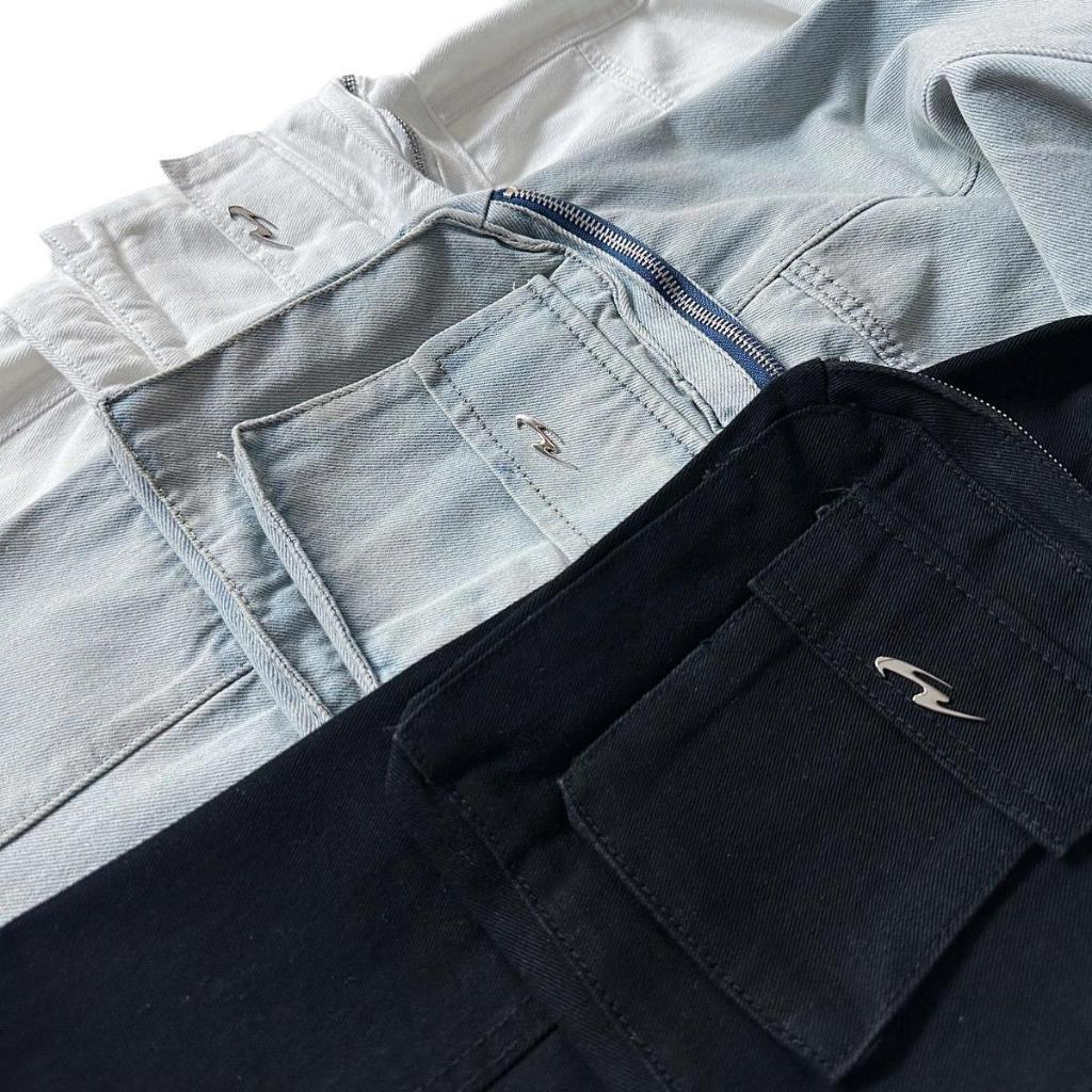 WHOSE POCKET CARGO JEANS - Quần jeans túi hộp form baggy logo kim loại | BigBuy360 - bigbuy360.vn