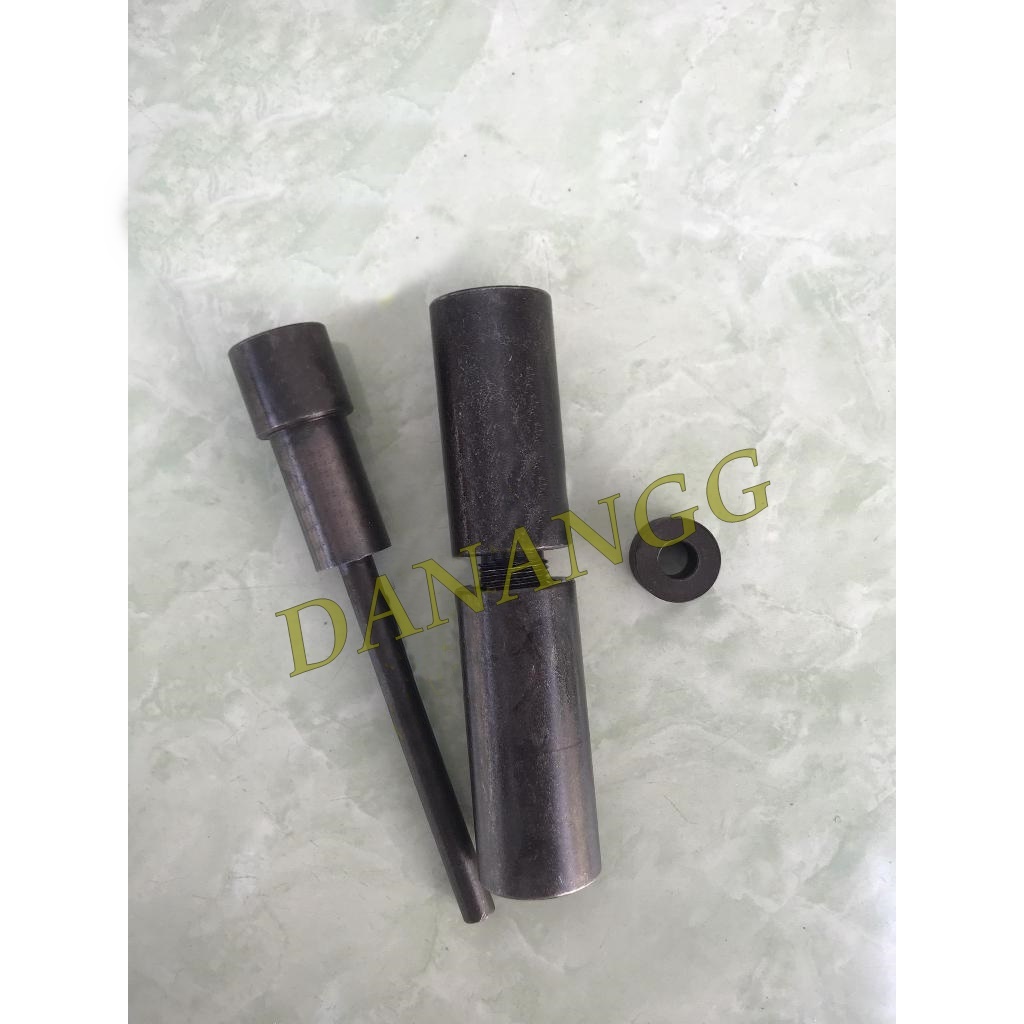 Vam đóng bạc gắp xe máy
