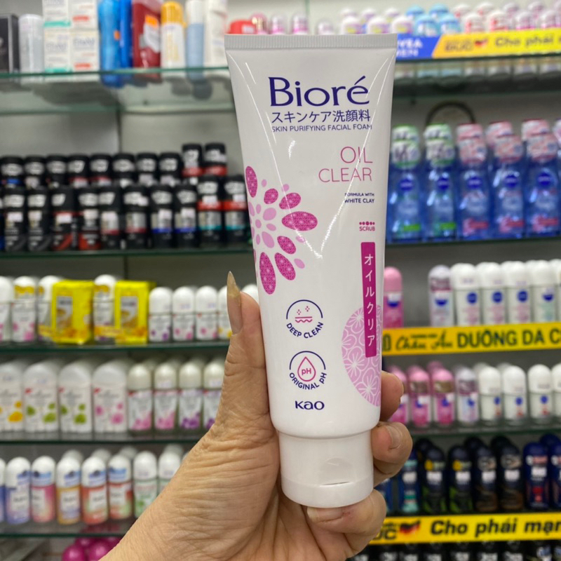 BIORE SỮA RỬA MẶT SẠCH NHỜN & LỖ CHÂN LÔNG NHỎ MỊN 100 G
