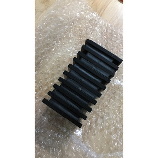 Nam châm rãnh đen KT: 63x53x6mm