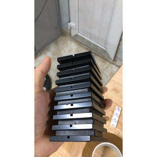 Nam châm rãnh đen KT: 63x53x6mm