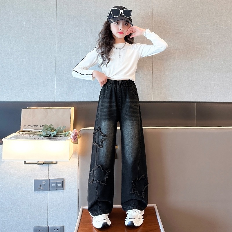 Quần Jeans Bé Gái Thêu Hoạ Tiết Sao - Quần Bò Ống Loe (20-50kg)