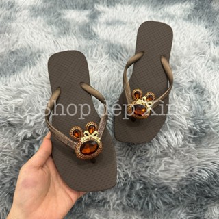 Dép kẹp xỏ ngón nữ cao su mũi vuông đính charm THỎ NÂU KIM LOẠI chân gài mix nhiều màu thời trang