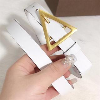 Thắt Lưng Nữ Bản Nhỏ: Phụ Kiện Để Tôn Vinh Vòng Eo Của Bạn