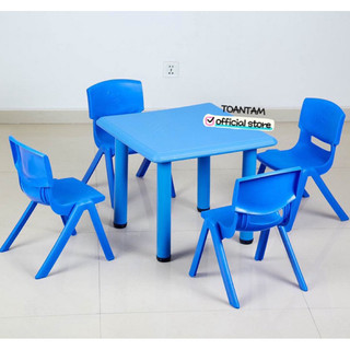 Bàn mầm non cho bé hình vuông