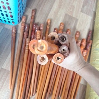 Chân cọc gỗ mun  và gỗ hương lắp sáo diều.