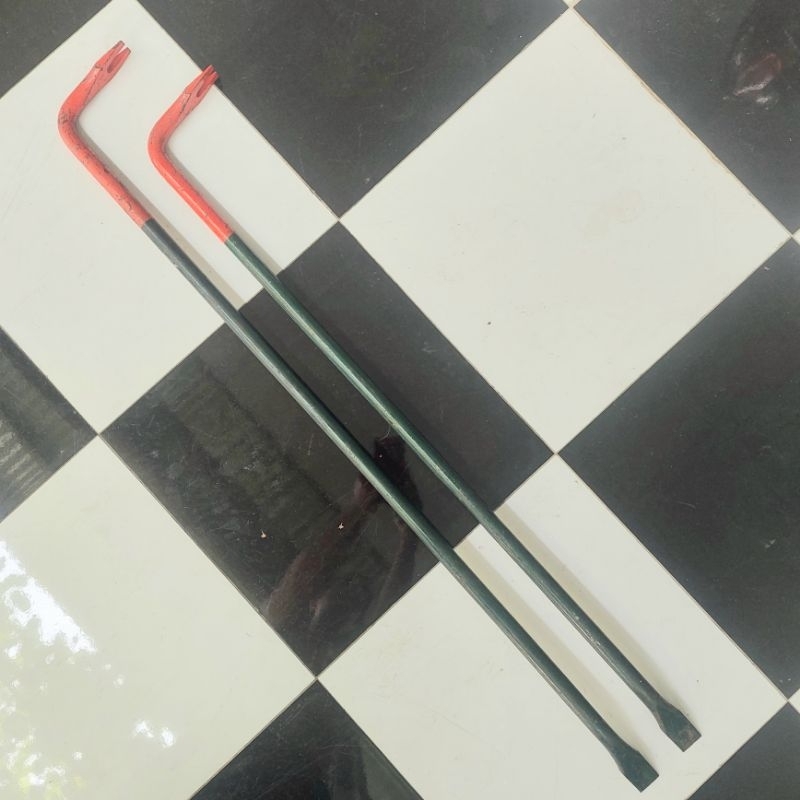 Xà beng nhổ đinh hàng bãi Nhật.