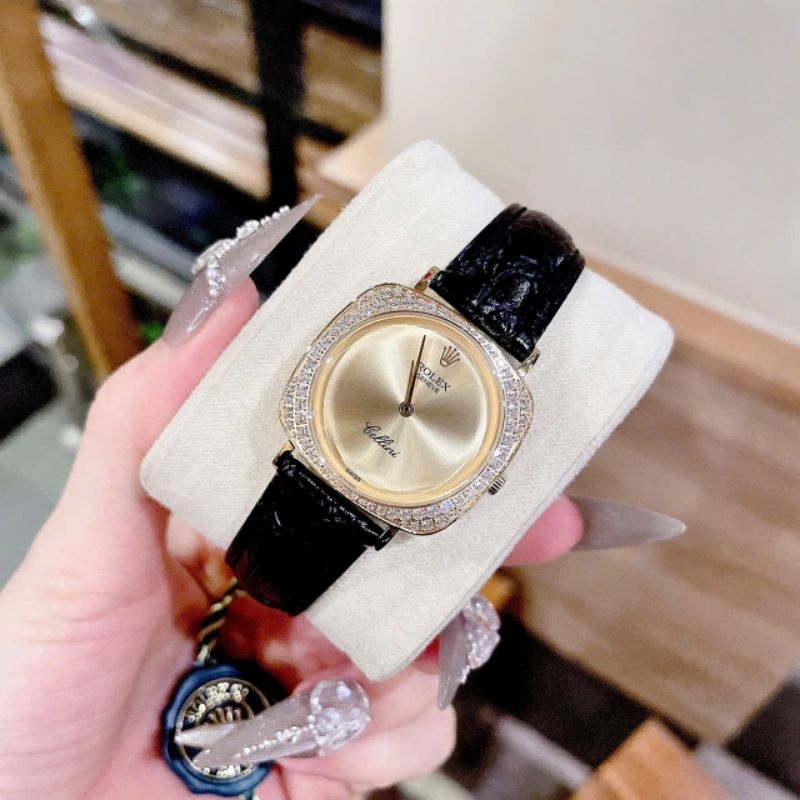 Đồng Hồ Rolexx Nữ Máy Quartz (Pin) Kính Sapphiare Mặt Vuông Siz 31mm Dây Da