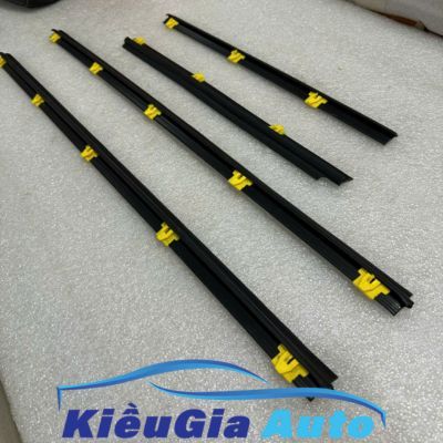 Nẹp chân kính trong Kia Pride CD5