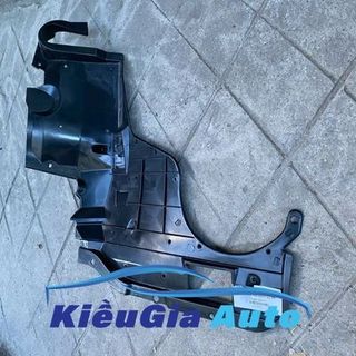 Chắn bùn gầm máy Mazda 323 2001-2004