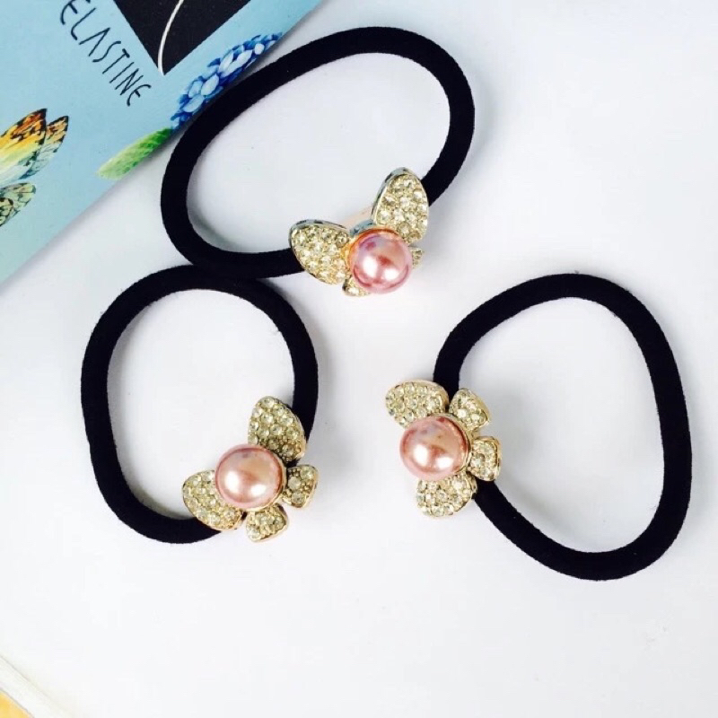 Cột tóc hình bướm xinh xắn